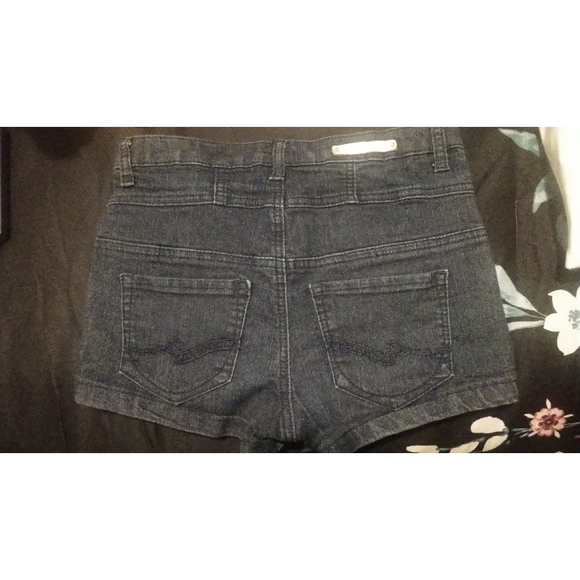 Denim "high waisted" shorts - Picture 2 of 3